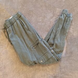 Women's Banana Republic Tencil Cargo Joggers In Olive, Size Small
